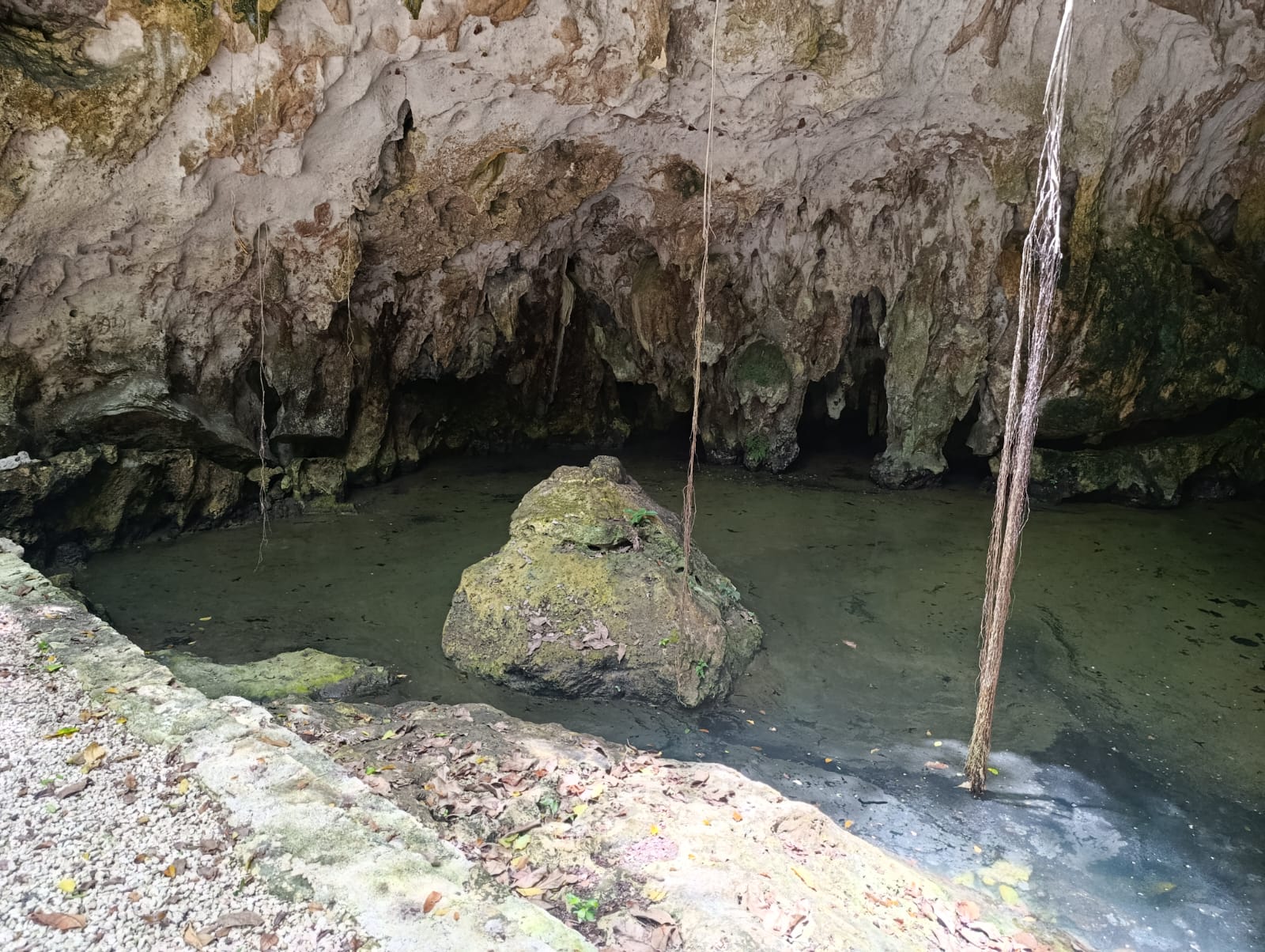 Cenote del monolito